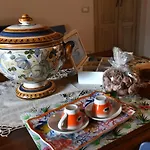 L'elegante Dependance Del Barone Francesco Sala شقة