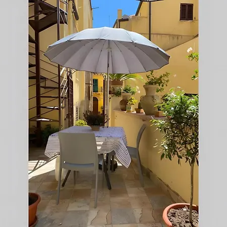 L'elegante Dependance Del Barone Apartment