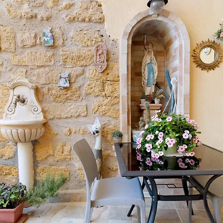 L'elegante Dependance Del Barone Apartment
