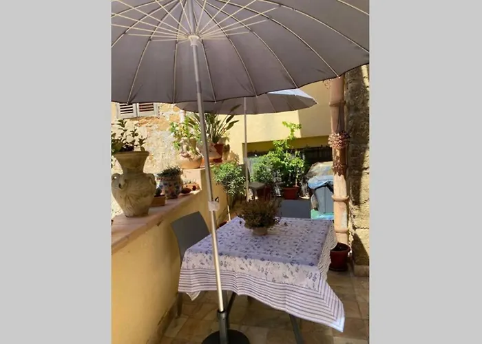 L'elegante Dependance Del Barone Francesco Sala *